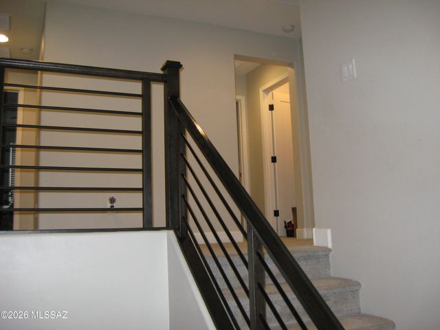 7725 S Crested Spring Drive, Tucson, AZ 85757