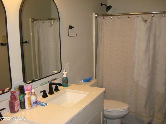 7725 S Crested Spring Drive, Tucson, AZ 85757