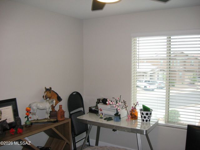 7725 S Crested Spring Drive, Tucson, AZ 85757