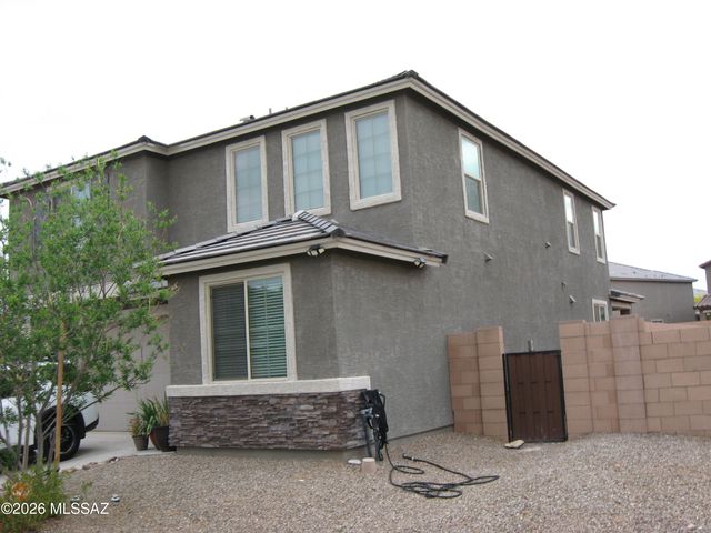 7725 S Crested Spring Drive, Tucson, AZ 85757