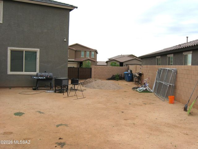 7725 S Crested Spring Drive, Tucson, AZ 85757