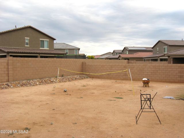 7725 S Crested Spring Drive, Tucson, AZ 85757