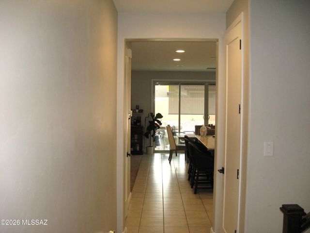 7725 S Crested Spring Drive, Tucson, AZ 85757