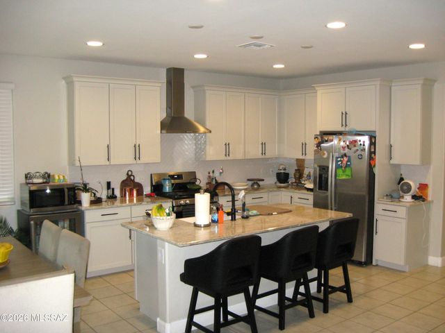 7725 S Crested Spring Drive, Tucson, AZ 85757