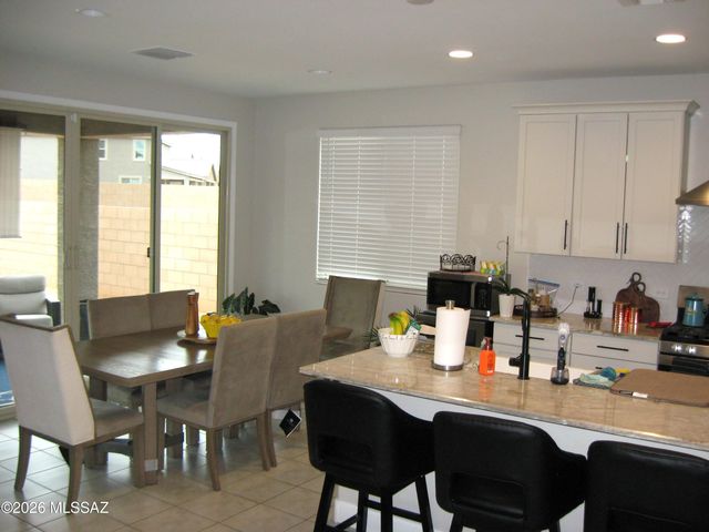 7725 S Crested Spring Drive, Tucson, AZ 85757