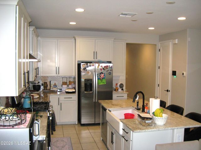 7725 S Crested Spring Drive, Tucson, AZ 85757