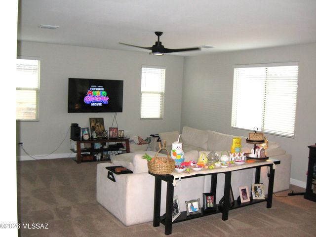 7725 S Crested Spring Drive, Tucson, AZ 85757