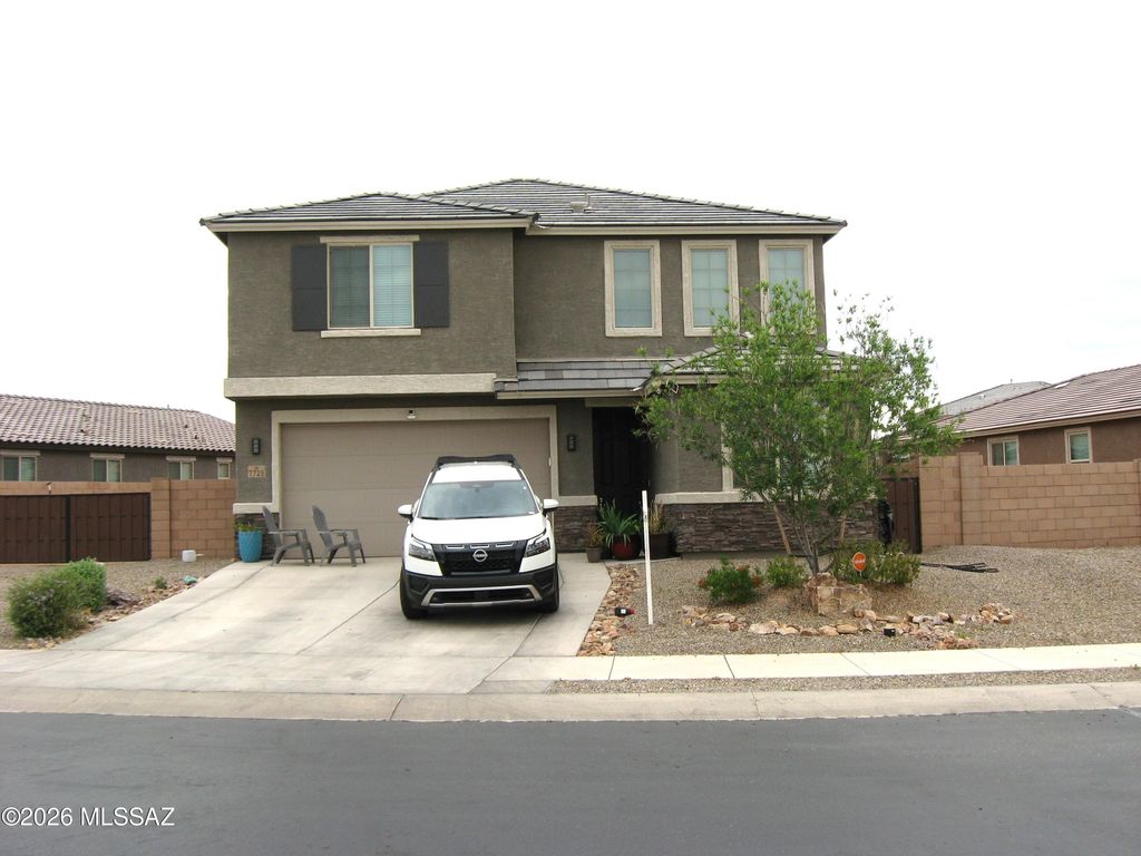 7725 S Crested Spring Drive, Tucson, AZ 85757