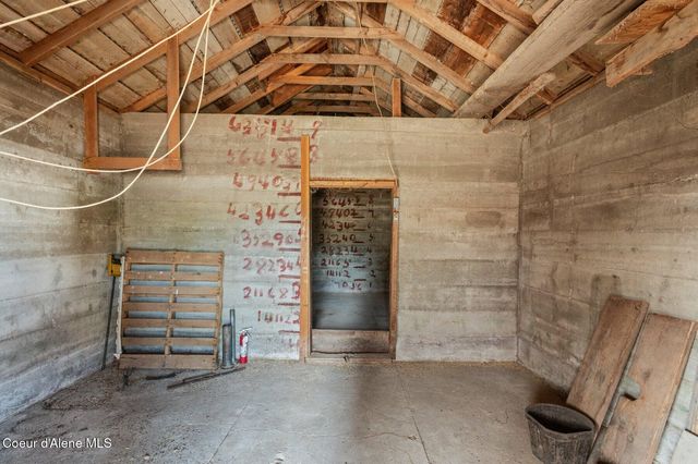 210 Rusho Ln, Blanchard, ID 83804