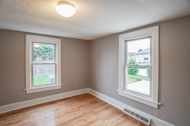 16 Dangel Avenue, Akron, OH 44312