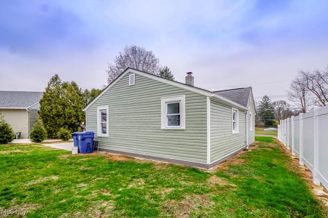 16 Dangel Avenue, Akron, OH 44312