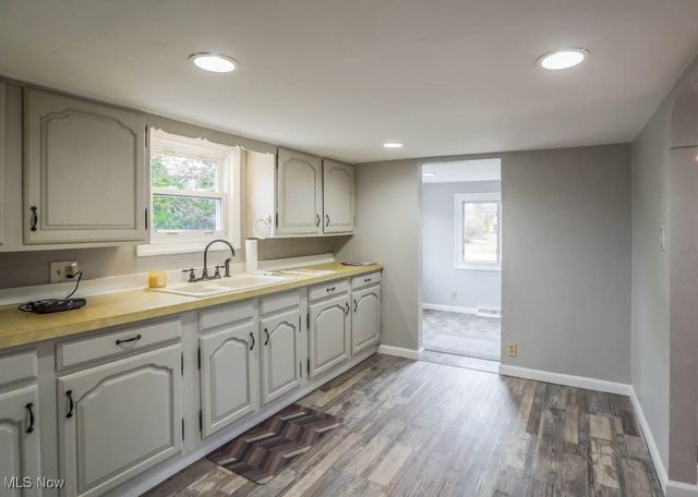 16 Dangel Avenue, Akron, OH 44312