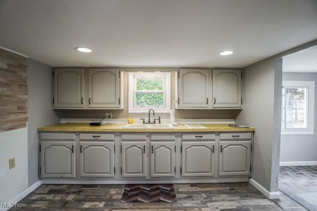 16 Dangel Avenue, Akron, OH 44312