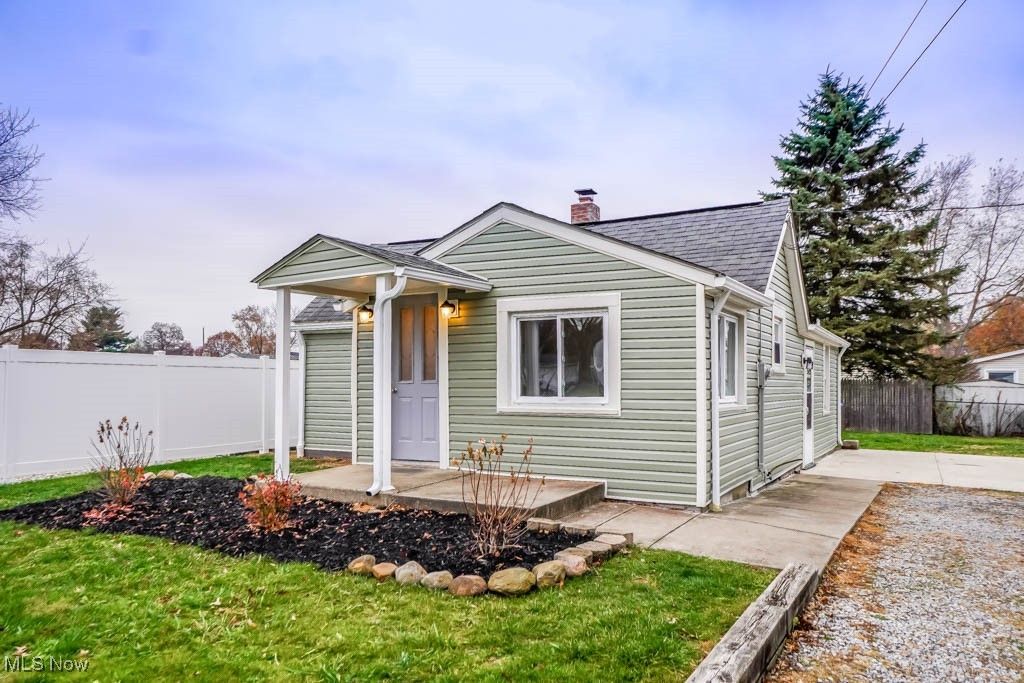 16 Dangel Avenue, Akron, OH 44312