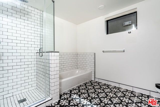 1250 N Fairfax Avenue 215, West Hollywood, CA 90046