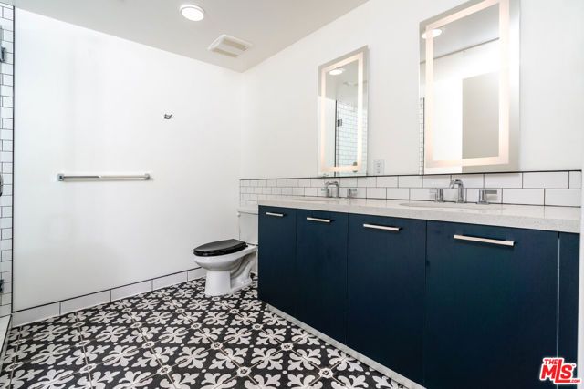 1250 N Fairfax Avenue 215, West Hollywood, CA 90046