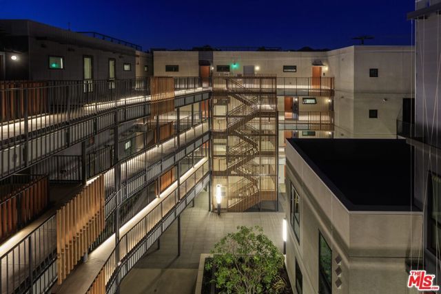 1250 N Fairfax Avenue 215, West Hollywood, CA 90046