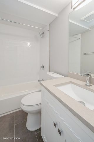 4941 S Champlain Avenue 4F, Chicago, IL 60615