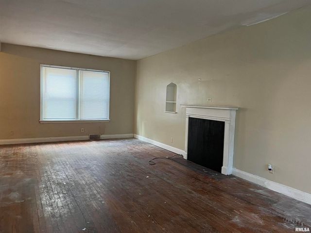 404 W ELM Street, Carbondale, IL 62901