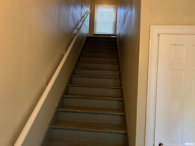 404 W ELM Street, Carbondale, IL 62901