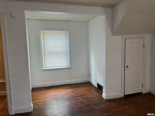 404 W ELM Street, Carbondale, IL 62901