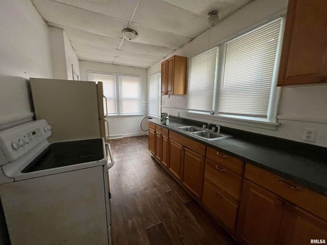 404 W ELM Street, Carbondale, IL 62901