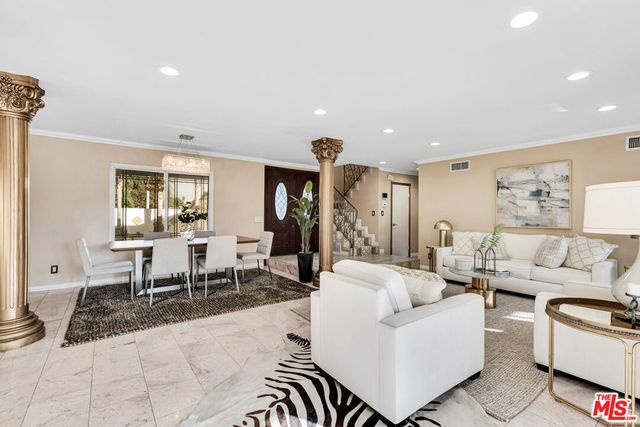 8333 Topeka Drive, Northridge, CA 91324