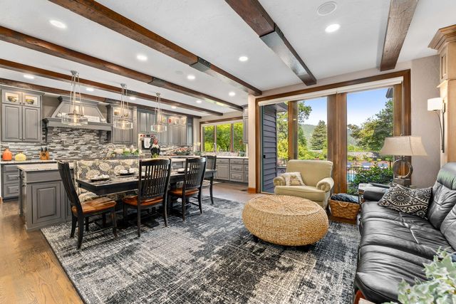 1126 NW Morgan Lane, Grants Pass, OR 97526