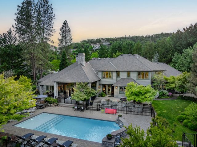 1126 NW Morgan Lane, Grants Pass, OR 97526