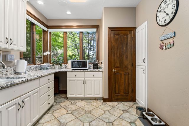 1126 NW Morgan Lane, Grants Pass, OR 97526
