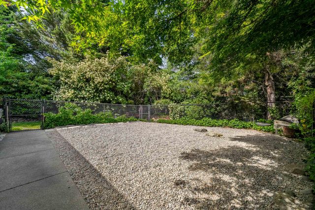 1126 NW Morgan Lane, Grants Pass, OR 97526
