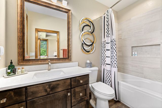 1126 NW Morgan Lane, Grants Pass, OR 97526