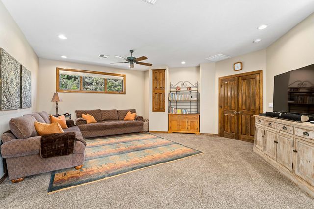 1126 NW Morgan Lane, Grants Pass, OR 97526