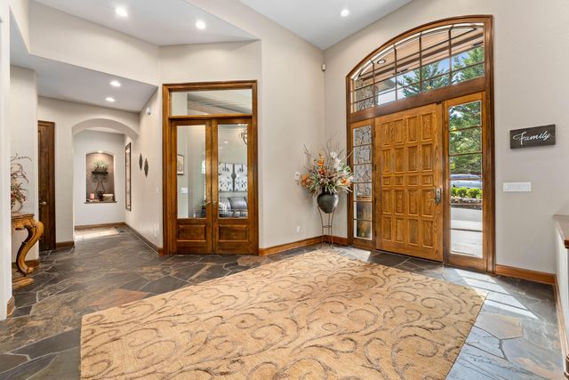 1126 NW Morgan Lane, Grants Pass, OR 97526