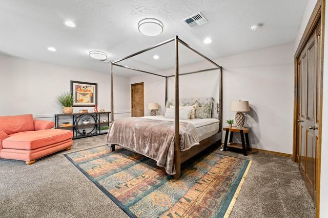 1126 NW Morgan Lane, Grants Pass, OR 97526