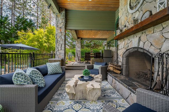 1126 NW Morgan Lane, Grants Pass, OR 97526