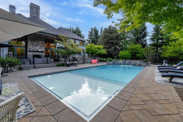 1126 NW Morgan Lane, Grants Pass, OR 97526