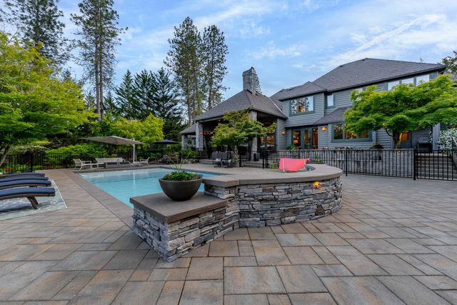 1126 NW Morgan Lane, Grants Pass, OR 97526