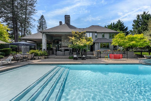 1126 NW Morgan Lane, Grants Pass, OR 97526