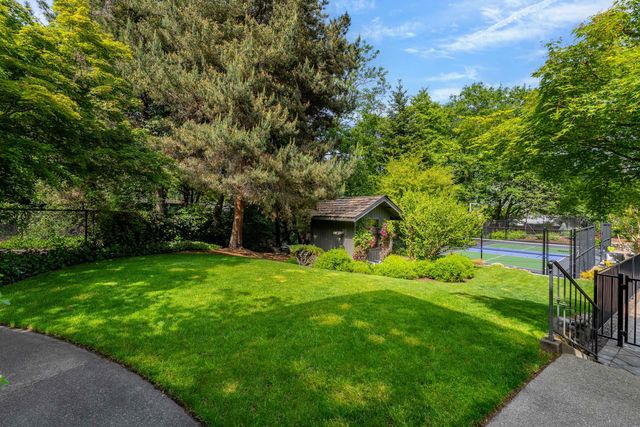 1126 NW Morgan Lane, Grants Pass, OR 97526