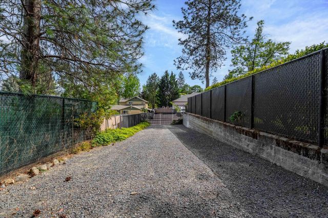 1126 NW Morgan Lane, Grants Pass, OR 97526