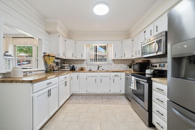 160 Cooper St Apt 11B, Hot Springs, AR 71913