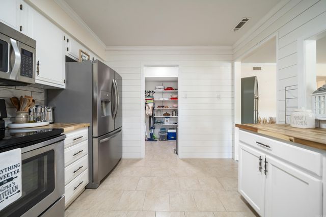 160 Cooper St Apt 11B, Hot Springs, AR 71913