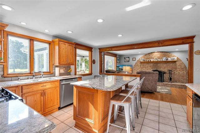 31 Carmelite Drive, West Seneca, NY 14224