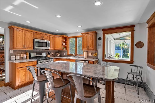 31 Carmelite Drive, West Seneca, NY 14224