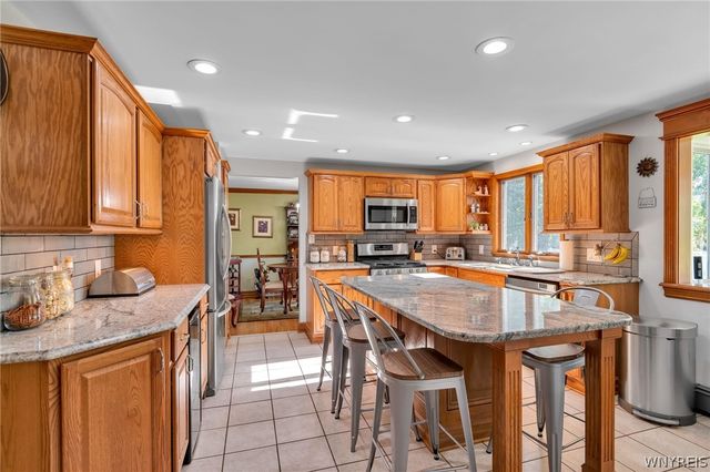 31 Carmelite Drive, West Seneca, NY 14224