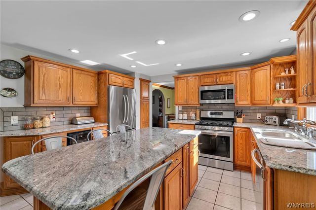 31 Carmelite Drive, West Seneca, NY 14224