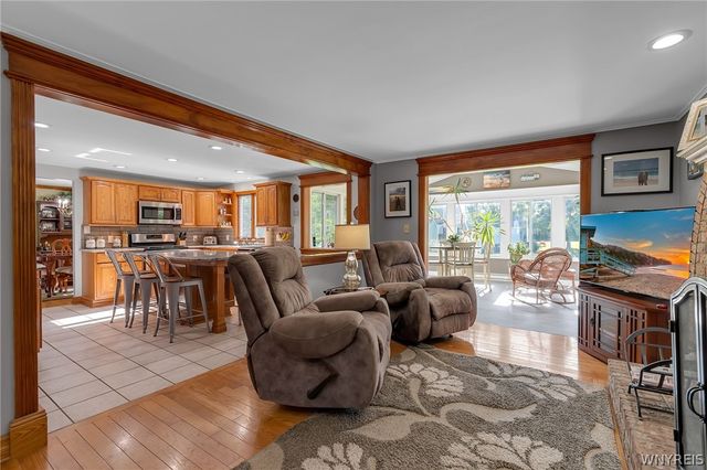 31 Carmelite Drive, West Seneca, NY 14224