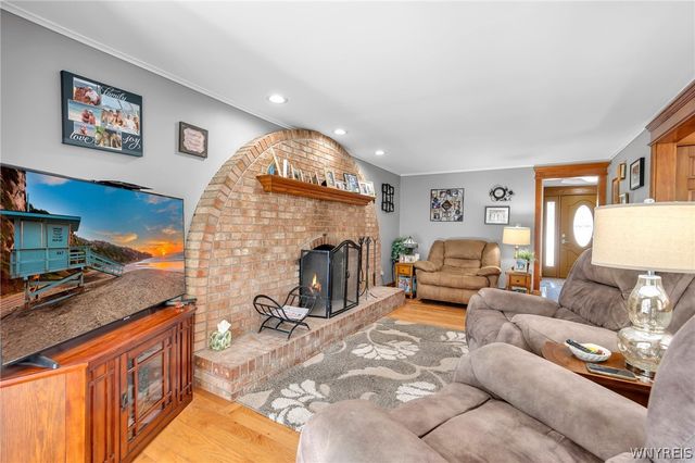 31 Carmelite Drive, West Seneca, NY 14224