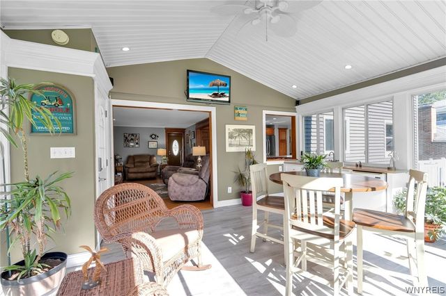 31 Carmelite Drive, West Seneca, NY 14224